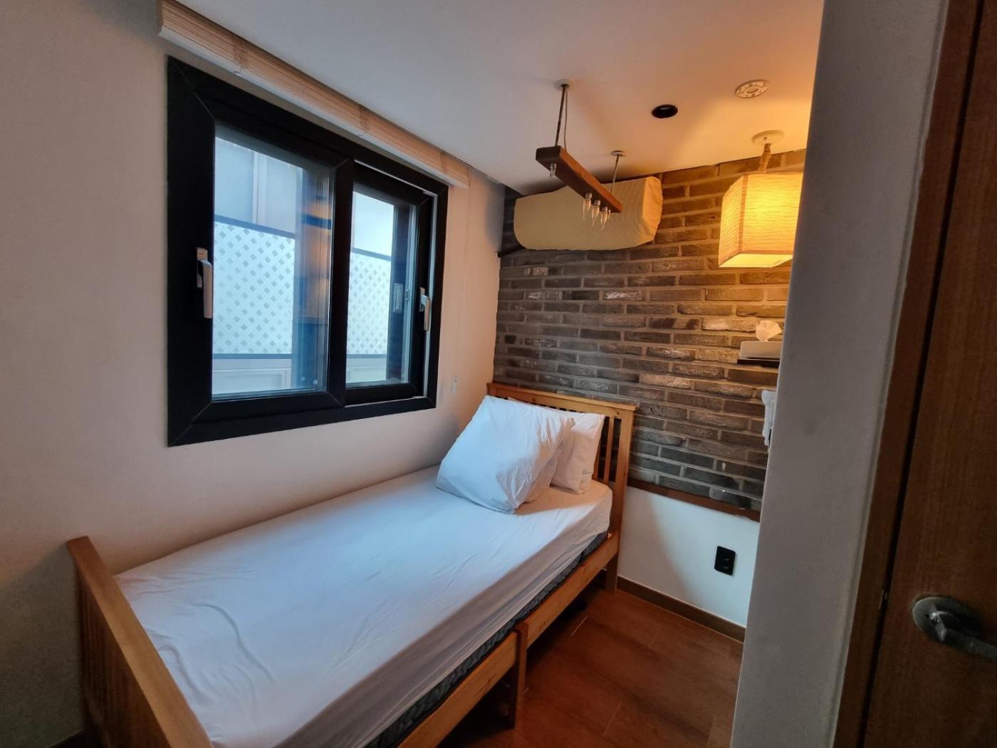 Hwon Guesthouse Сеул Екстериор снимка